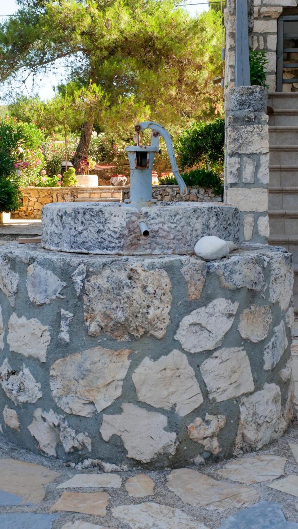 Fterini Apartments Agios Leon Esterno foto