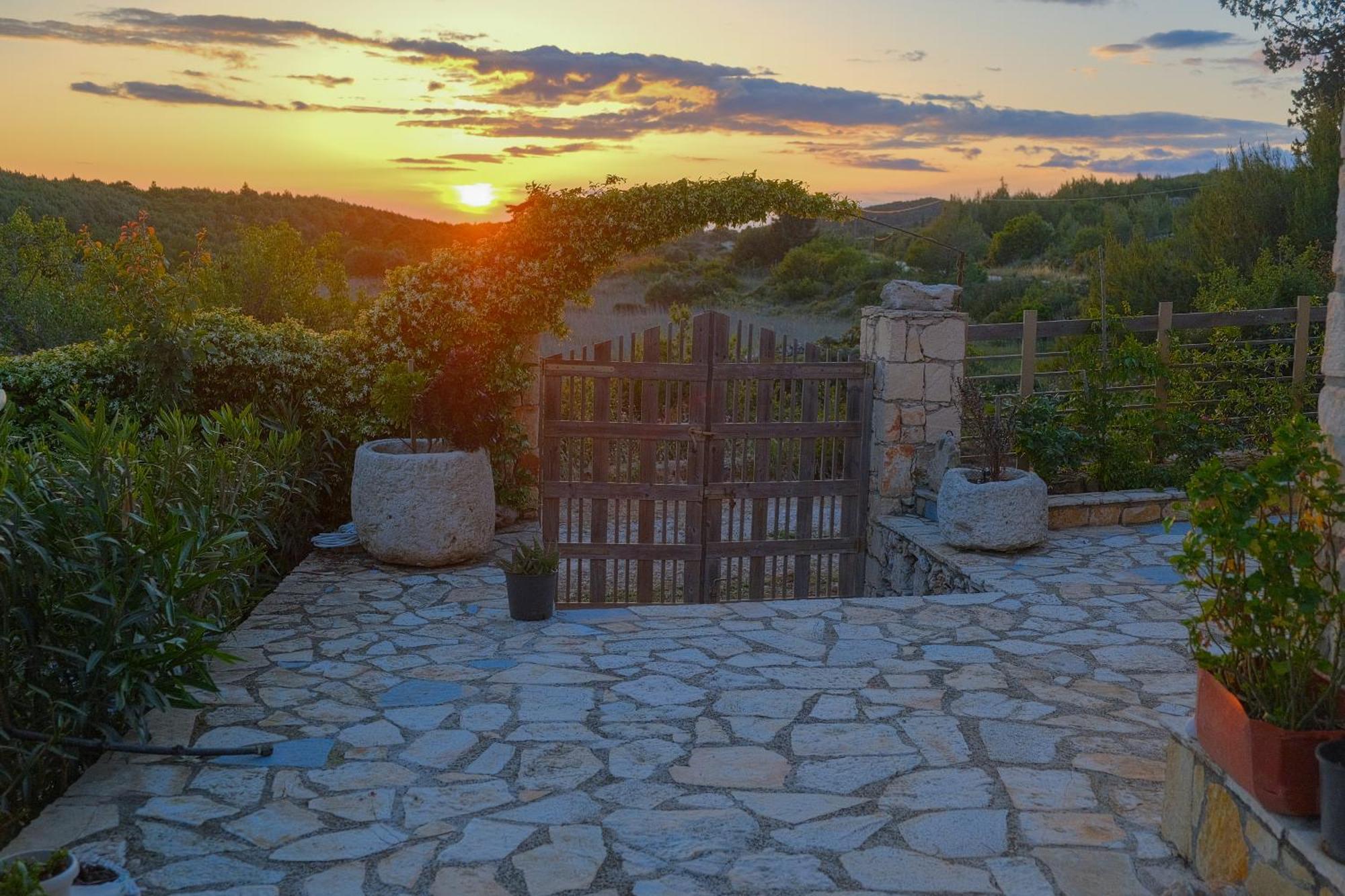 Fterini Apartments Agios Leon Esterno foto