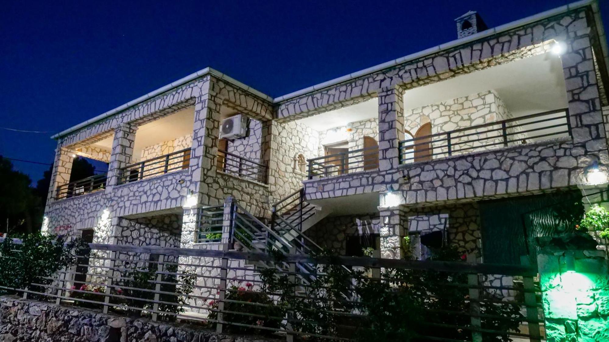 Fterini Apartments Agios Leon Esterno foto